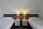 Das Schlafzimmer des behindertengerechtes Ferienhauses fr 8 Personen in Nieuwvliet Bad und Holland